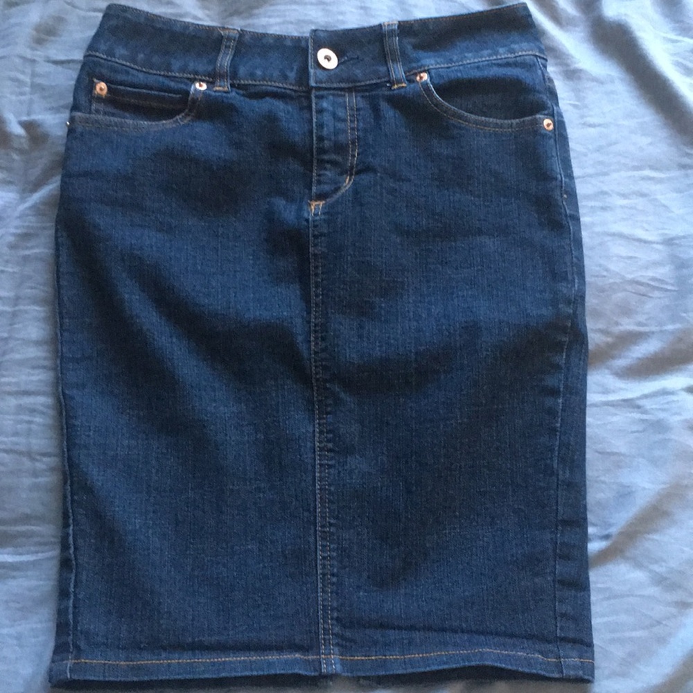 COPY - Mix it jean pencil knee length skirt. Size 2